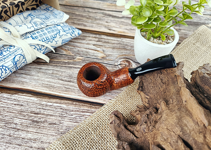 ไปป์ Chacom Brown Sandblasted Bent Apple Reverse Calabash