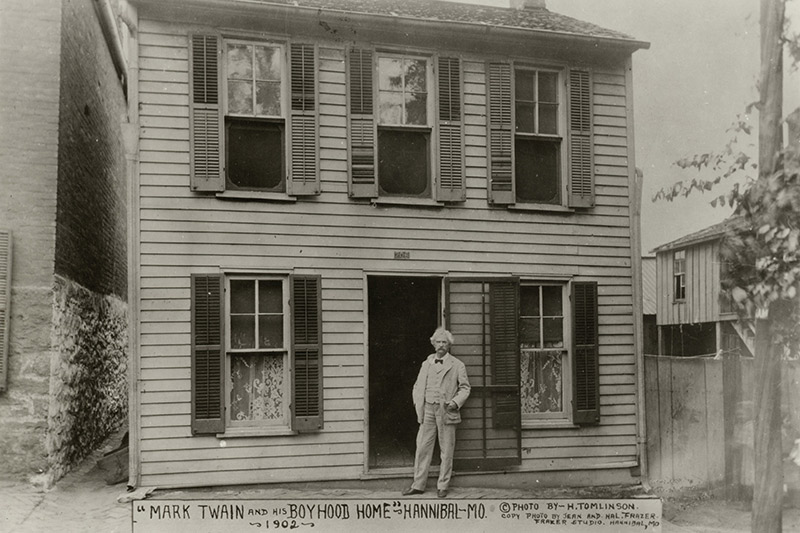 คือ Mark Twain กับ 7 เรื่องจริงของนักเขียนที่ขาดไปป์ไม่ได้